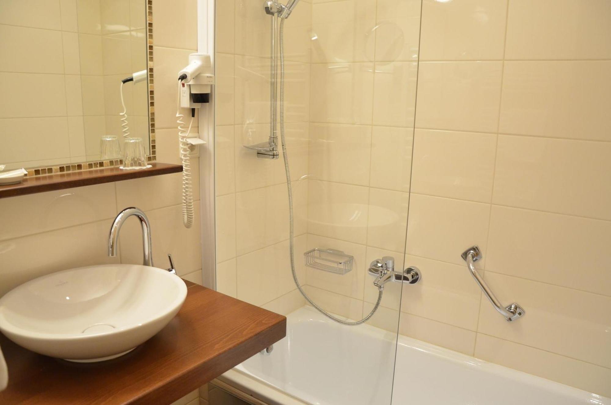 Aktivhotel Foettinger Steinbach am Attersee Ruang foto